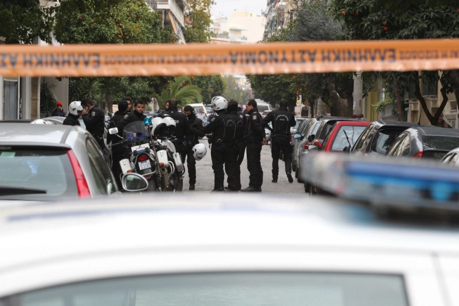 Συναγερμός στην Πάτρα! Νεαρός απειλεί να αυτοπυρποληθεί